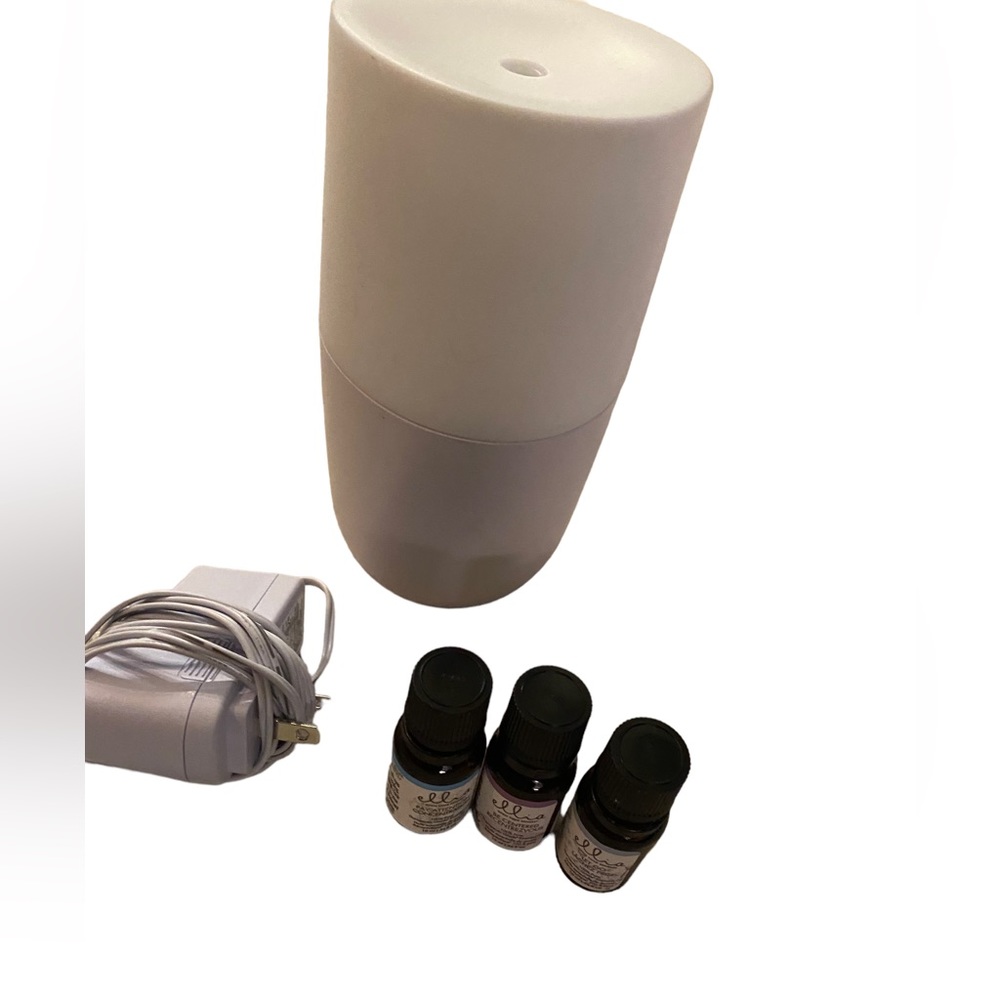 Ellia Essential Oils & Diffuser